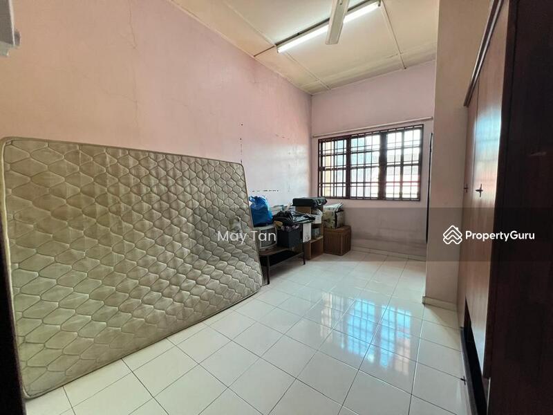 Rumah Teres 2 Tingkat untuk Dijual di Taman Bersatu (Kluang) - May Tan - Bedroom - PropertyGuru.com.my