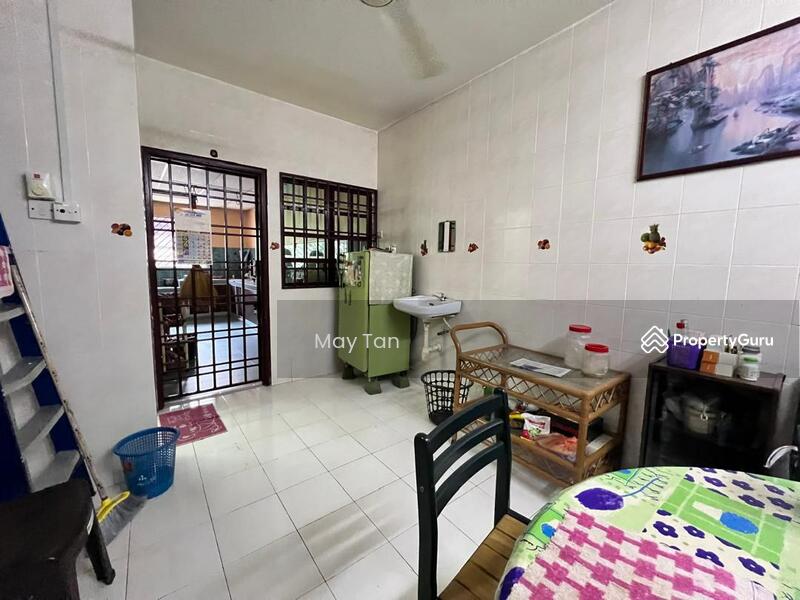 Rumah Teres 2 Tingkat untuk Dijual di Taman Bersatu (Kluang) - May Tan - Kitchen - PropertyGuru.com.my