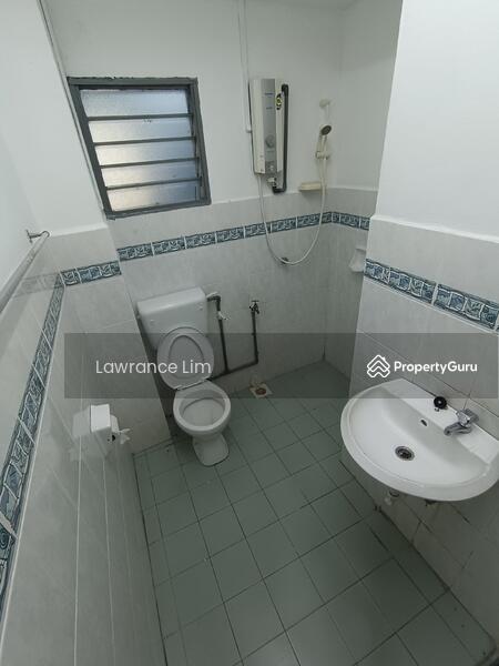 2-storey Terraced House for Sale in Taman Muzaffar Heights (Bukit Katil) - Lawrance Lim - Bathroom - PropertyGuru.com.my