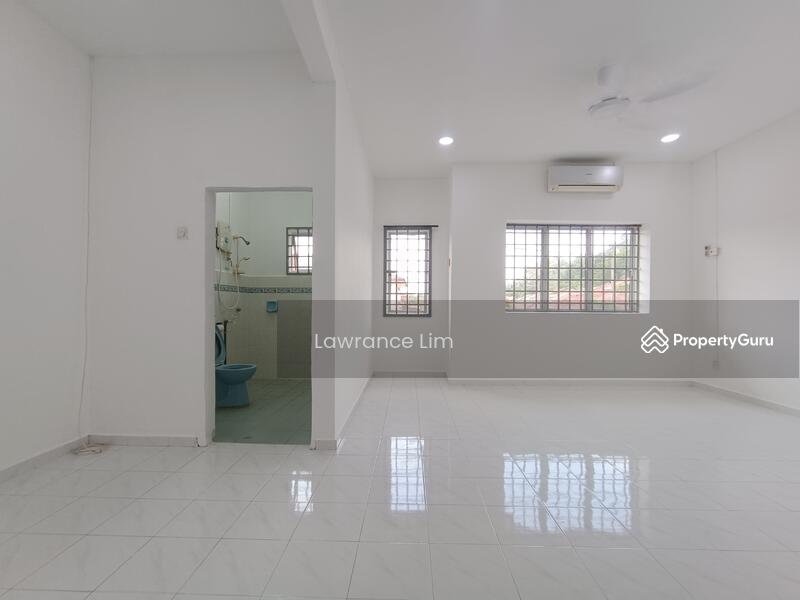 2-storey Terraced House for Sale in Taman Muzaffar Heights (Bukit Katil) - Lawrance Lim - Living Room - PropertyGuru.com.my