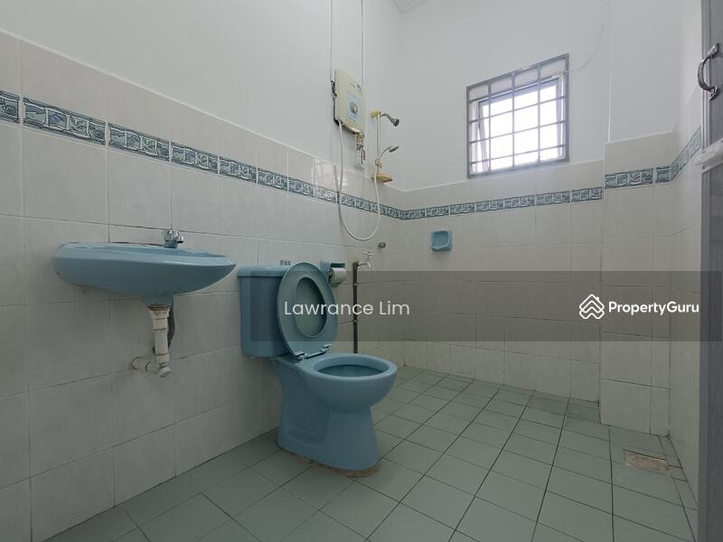 2-storey Terraced House for Sale in Taman Muzaffar Heights (Bukit Katil) - Lawrance Lim - Bathroom - PropertyGuru.com.my