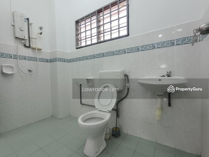 2-storey Terraced House for Sale in Taman Muzaffar Heights (Bukit Katil) - Lawrance Lim - Bathroom - PropertyGuru.com.my