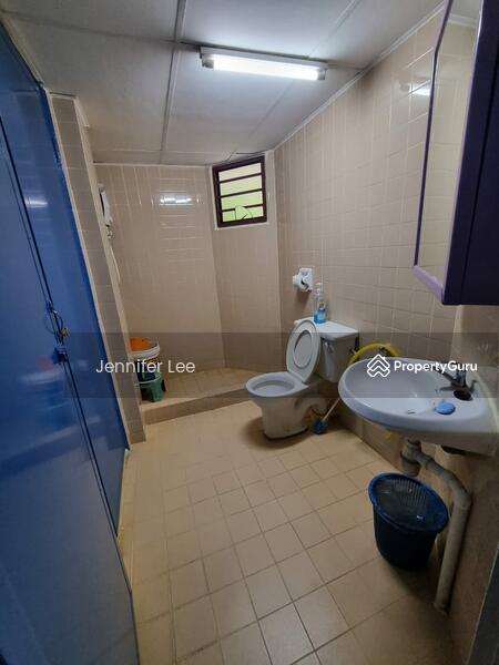 Pangsapuri untuk Dijual di Bayu Emas Apartments - Jennifer Lee - Bathroom - PropertyGuru.com.my