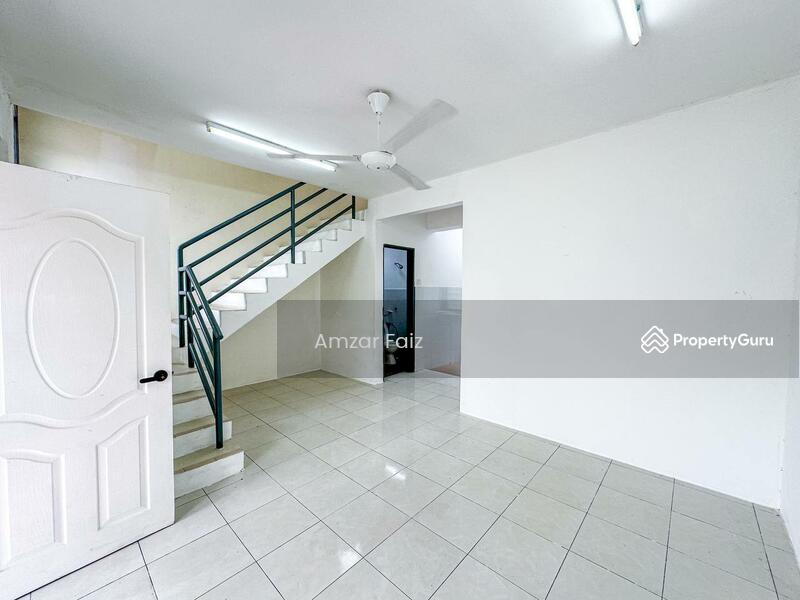 Rumah Teres 2 Tingkat untuk Dijual di Taman Salak Perdana (Dengkil) - Amzar Faiz - Hallway - PropertyGuru.com.my