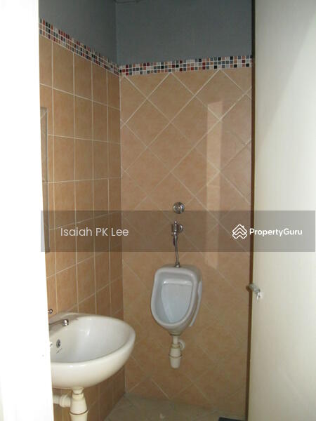 Shop for Sale in Taman Taming Jaya (Balakong) - Isaiah PK Lee - Bathroom - PropertyGuru.com.my
