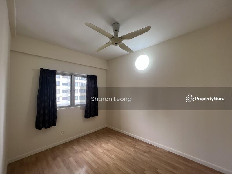 Middle Bedroom