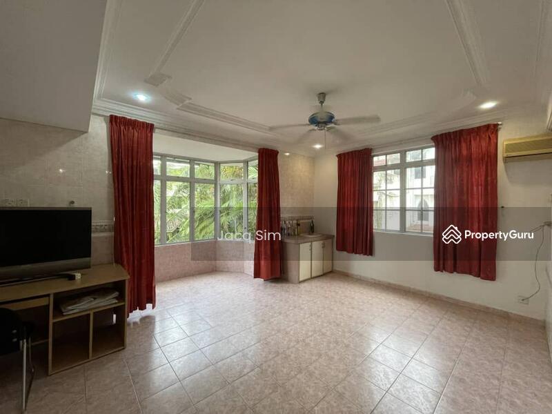 3-storey Terraced House for Sale in Taman Tampoi (Tampoi) - Jacq Sim - Living Room - PropertyGuru.com.my