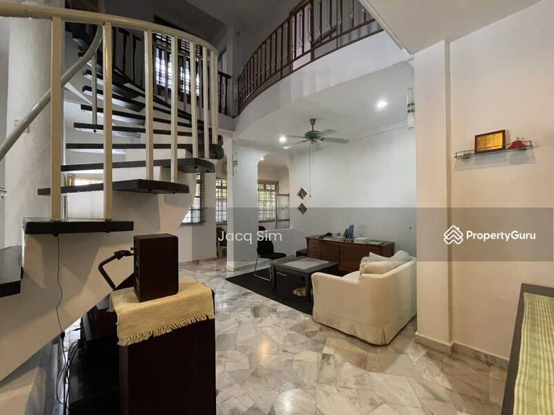 3-storey Terraced House for Sale in Taman Tampoi (Tampoi) - Jacq Sim - Living Room - PropertyGuru.com.my