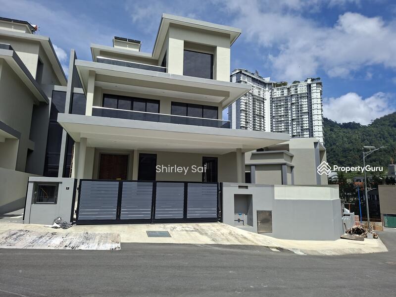 3 storey Semi-D with lift 
