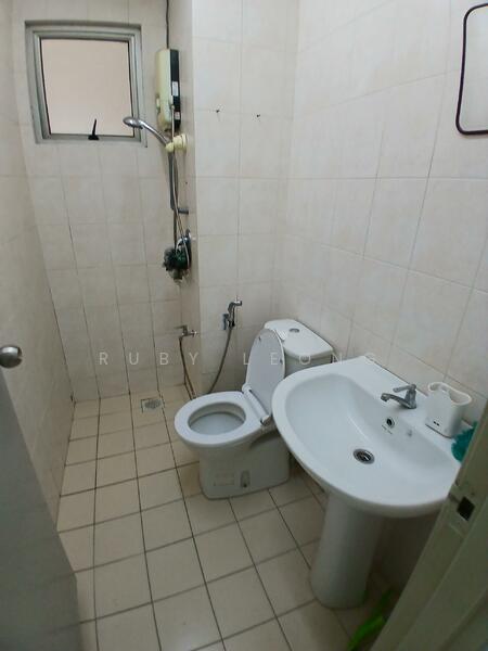Master Bedroom Bathroom
