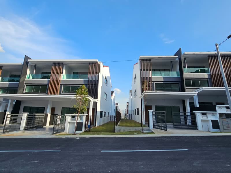 Rumah Teres 3 Tingkat untuk Dijual di Bandar Baru Selayang (Selayang) - Pauline . - Exterior - PropertyGuru.com.my