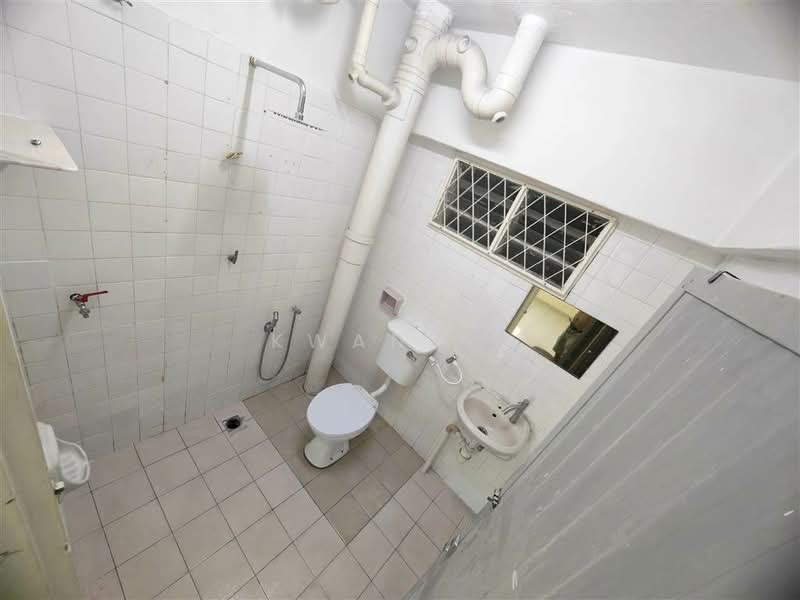 Rumah Flat untuk Disewa di Medan Tengku - Kwan KF - Bathroom - PropertyGuru.com.my
