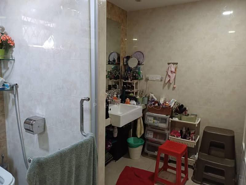 Bungalow House for Sale in Taman Overseas Union (Taman Oug) (Jalan Klang Lama (Old Klang Road)) - Jasper Wong - Bathroom - PropertyGuru.com.my