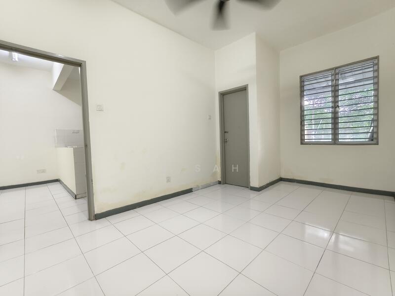 2-storey Terraced House for Sale in Taman TTDI Grove (Kajang) - KK Sah - Living Room - PropertyGuru.com.my