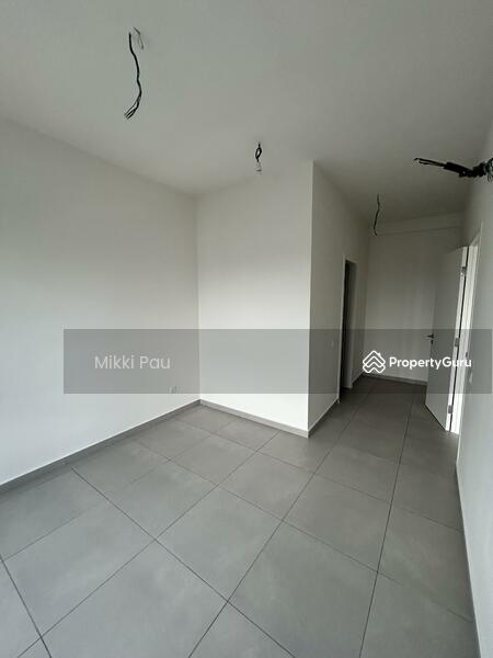 Master bedroom (VIEW 2)