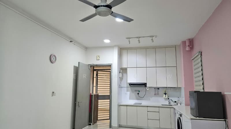 Service Residence for Sale at Core Soho Suite - Theresa Chew - Kitchen - PropertyGuru.com.my