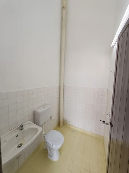 Rumah Teres 1 Tingkat untuk Dijual di Taman Perling (Perling) - SC Cheng - Bathroom - PropertyGuru.com.my