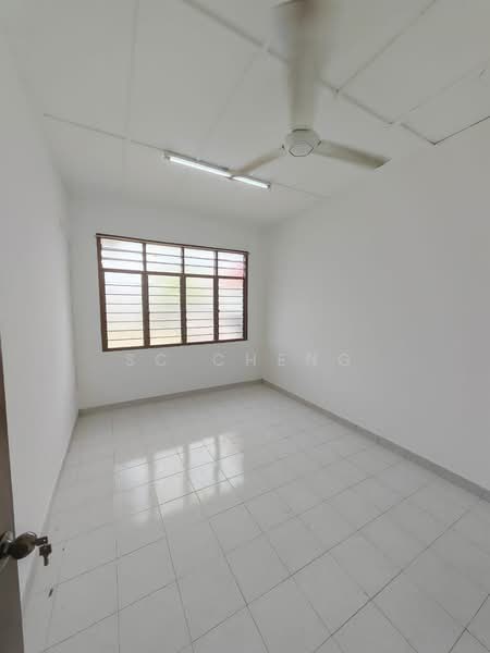 Rumah Teres 1 Tingkat untuk Dijual di Taman Perling (Perling) - SC Cheng - Bedroom - PropertyGuru.com.my