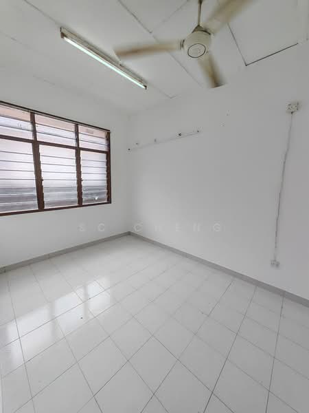 Rumah Teres 1 Tingkat untuk Dijual di Taman Perling (Perling) - SC Cheng - Bedroom - PropertyGuru.com.my