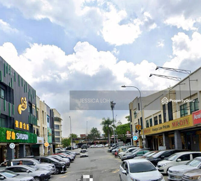 Walking distance to Aeon Mall