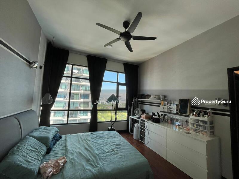 Kediaman Servis untuk Dijual di Molek Regency - Jane Ang - Master Bedroom - PropertyGuru.com.my