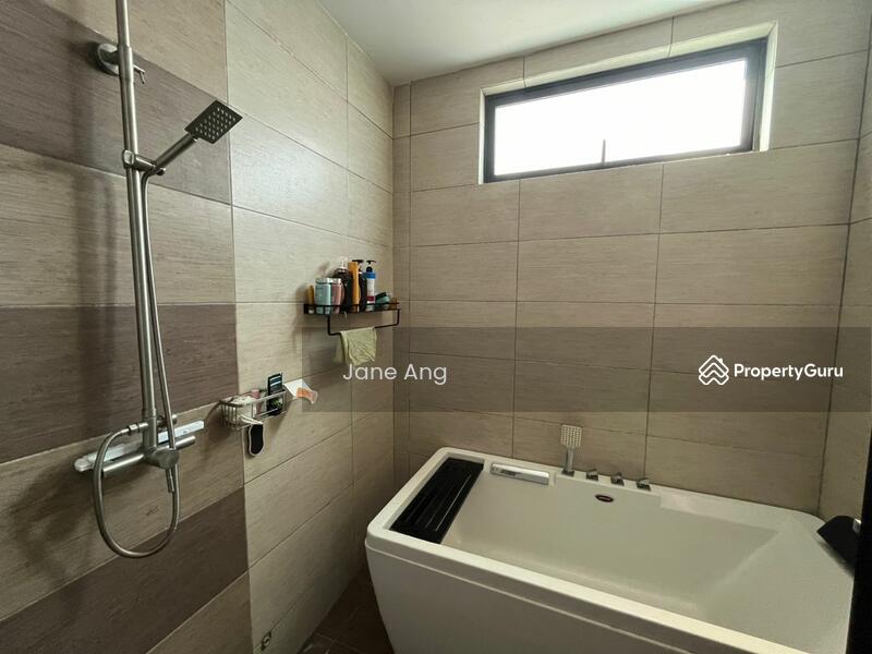 Kediaman Servis untuk Dijual di Molek Regency - Jane Ang - Bathroom - PropertyGuru.com.my