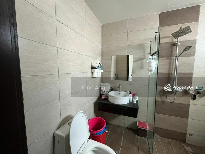Kediaman Servis untuk Dijual di Molek Regency - Jane Ang - Bathroom - PropertyGuru.com.my