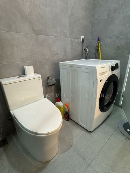 Servis Apartment untuk Disewa di Cubic Botanical - Jacquin Tan - Bathroom - PropertyGuru.com.my