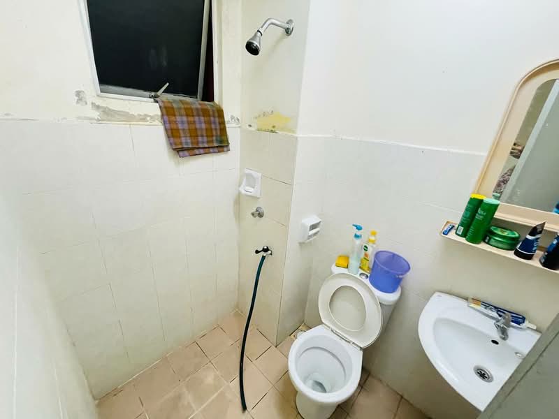 Apartment for Sale at Lumayan Apartment (Bdr Tasik Permaisuri) - Nooris Haris - Bathroom - PropertyGuru.com.my