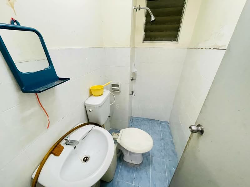 Apartment for Sale at Lumayan Apartment (Bdr Tasik Permaisuri) - Nooris Haris - Bathroom - PropertyGuru.com.my