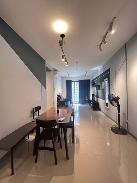 Kediaman Servis untuk Dijual di United Point (Residensi Berpadu) - Michelle Yun - Living Room - PropertyGuru.com.my