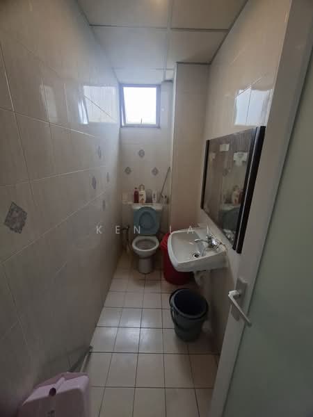 Condominium for Sale at Mutiara Oriental - Ken Lai - Bathroom - PropertyGuru.com.my