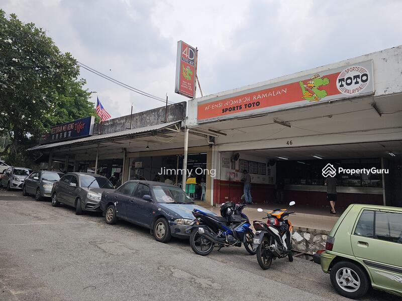 SHOPLOTS WITHIN WALKING DISTANCE