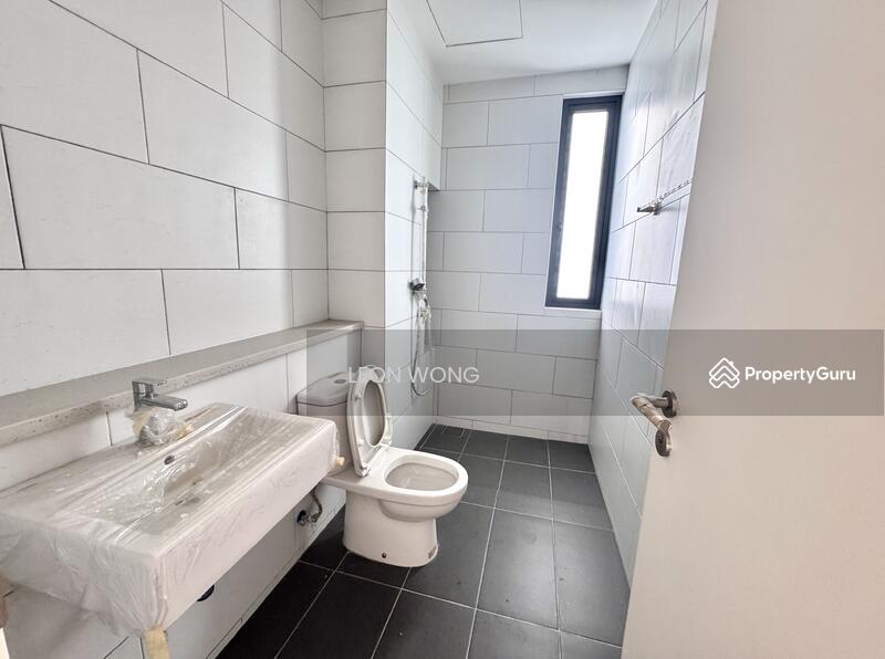 Rumah Teres untuk Dijual di Tamansari (Rawang) - LEON WONG - Bathroom - PropertyGuru.com.my