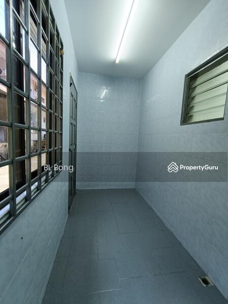 2-storey Terraced House for Sale in Taman Muzaffar Heights (Bukit Katil) - BL Bong - Kitchen - PropertyGuru.com.my