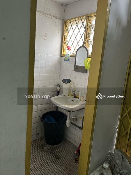 Shop / Office for Sale in Taman Cheras Indah (Cheras) - Yee Lin Yap - Bathroom - PropertyGuru.com.my