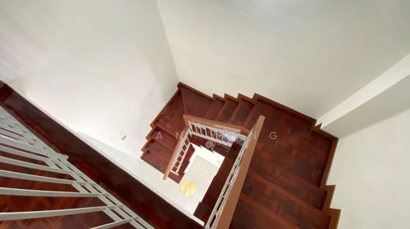 Rumah Teres 2-Tingkat untuk Dijual di Seri Utama Damansara (Kota Damansara) - Sean Yong - Stairs - PropertyGuru.com.my