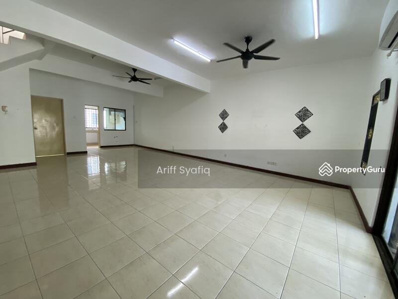 Rumah Teres 2-Tingkat untuk Dijual di Desa Kasia (Nilai) - Ariff Syafiq - Living Room - PropertyGuru.com.my