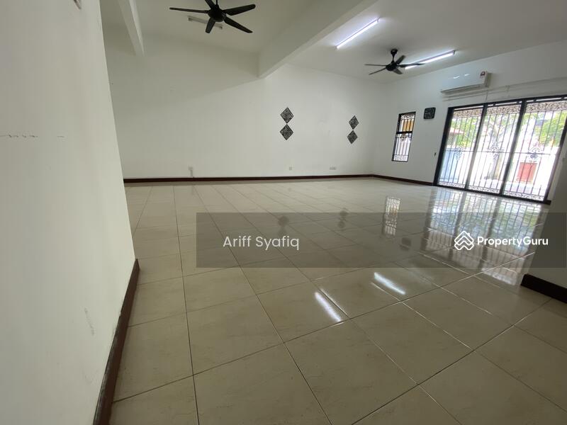 Rumah Teres 2-Tingkat untuk Dijual di Desa Kasia (Nilai) - Ariff Syafiq - Living Room - PropertyGuru.com.my