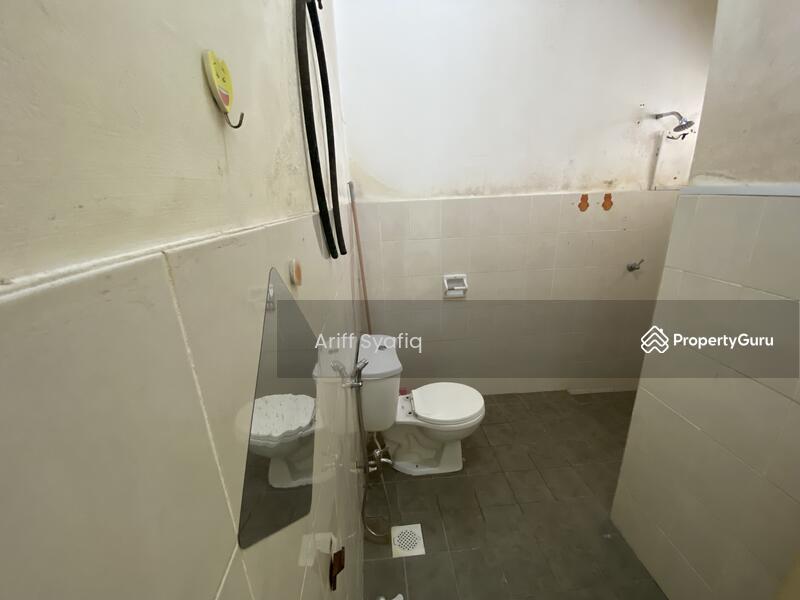 Rumah Teres 2-Tingkat untuk Dijual di Desa Kasia (Nilai) - Ariff Syafiq - Bathroom - PropertyGuru.com.my