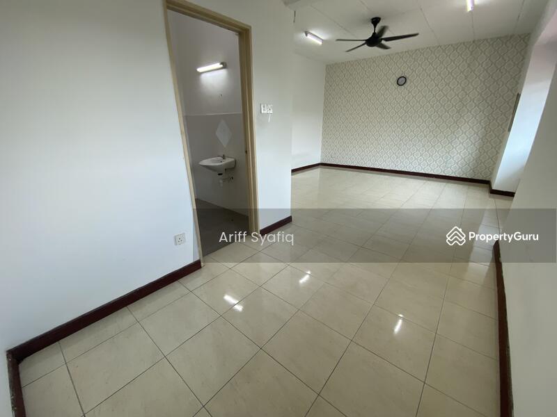 Rumah Teres 2-Tingkat untuk Dijual di Desa Kasia (Nilai) - Ariff Syafiq - Living Room - PropertyGuru.com.my