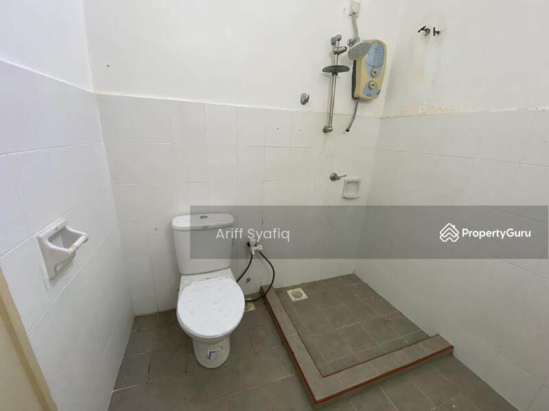 Rumah Teres 2-Tingkat untuk Dijual di Desa Kasia (Nilai) - Ariff Syafiq - Bathroom - PropertyGuru.com.my