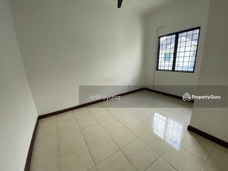 Rumah Teres 2-Tingkat untuk Dijual di Desa Kasia (Nilai) - Ariff Syafiq - Bedroom - PropertyGuru.com.my