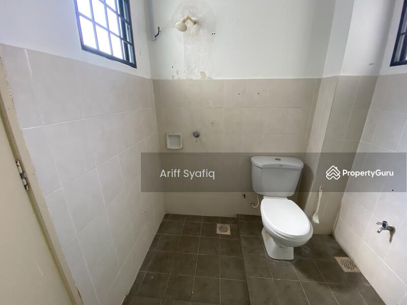 Rumah Teres 2-Tingkat untuk Dijual di Desa Kasia (Nilai) - Ariff Syafiq - Bathroom - PropertyGuru.com.my