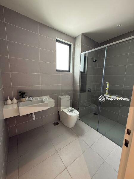 Built in shower screen Master Bathroom
