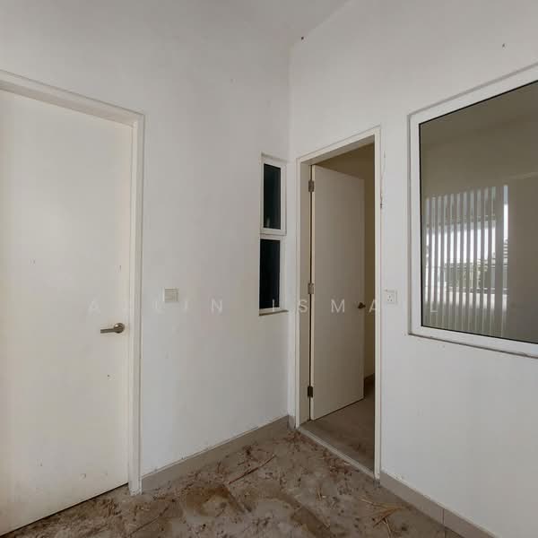 Rumah Berkembar untuk Dijual di Seremban (Negeri Sembilan) - Azlin Ismail - Hallway - PropertyGuru.com.my