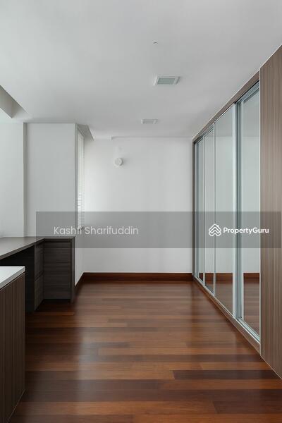 Dressing / walk in wardrobe
