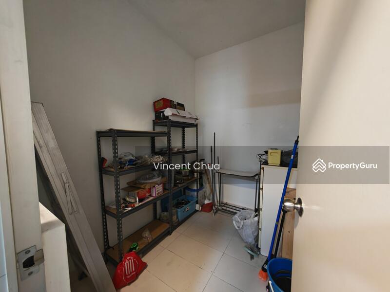 Storage/Maid room
