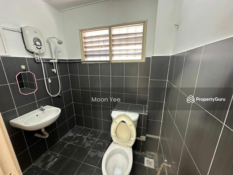 Terraced House for Sale in Usj 13 (Subang Jaya) - Moon Yee - Bathroom - PropertyGuru.com.my