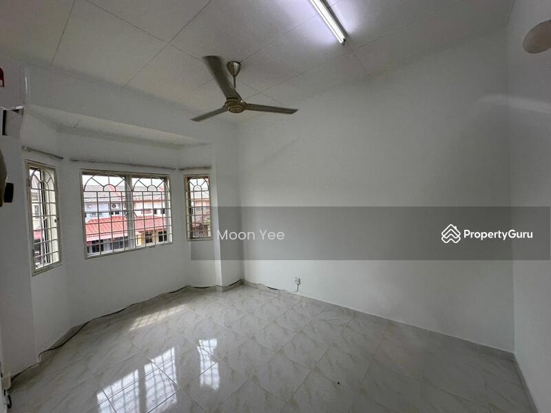 Terraced House for Sale in Usj 13 (Subang Jaya) - Moon Yee - Living Room - PropertyGuru.com.my